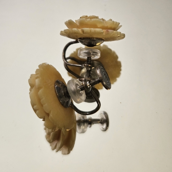 Vintage Celluloid/Casein Flower Screwback Earrings - Picture 4 of 7